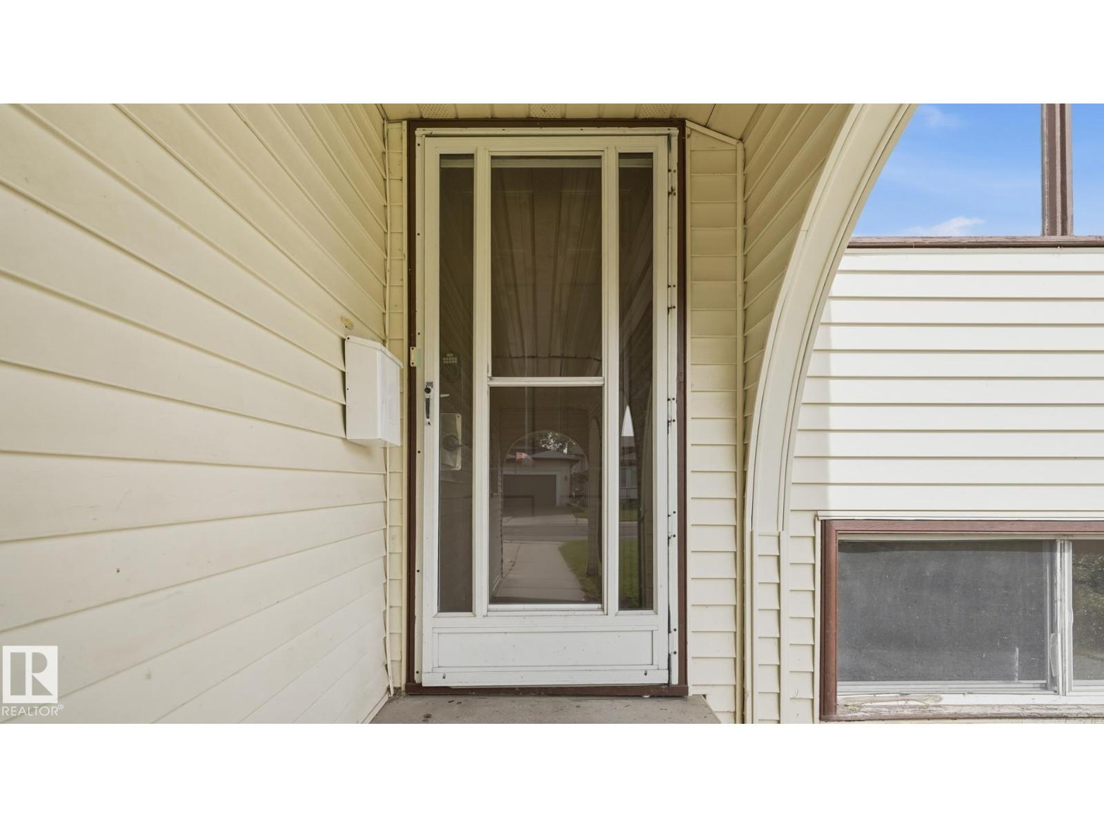 12208 146 AV NW - 43