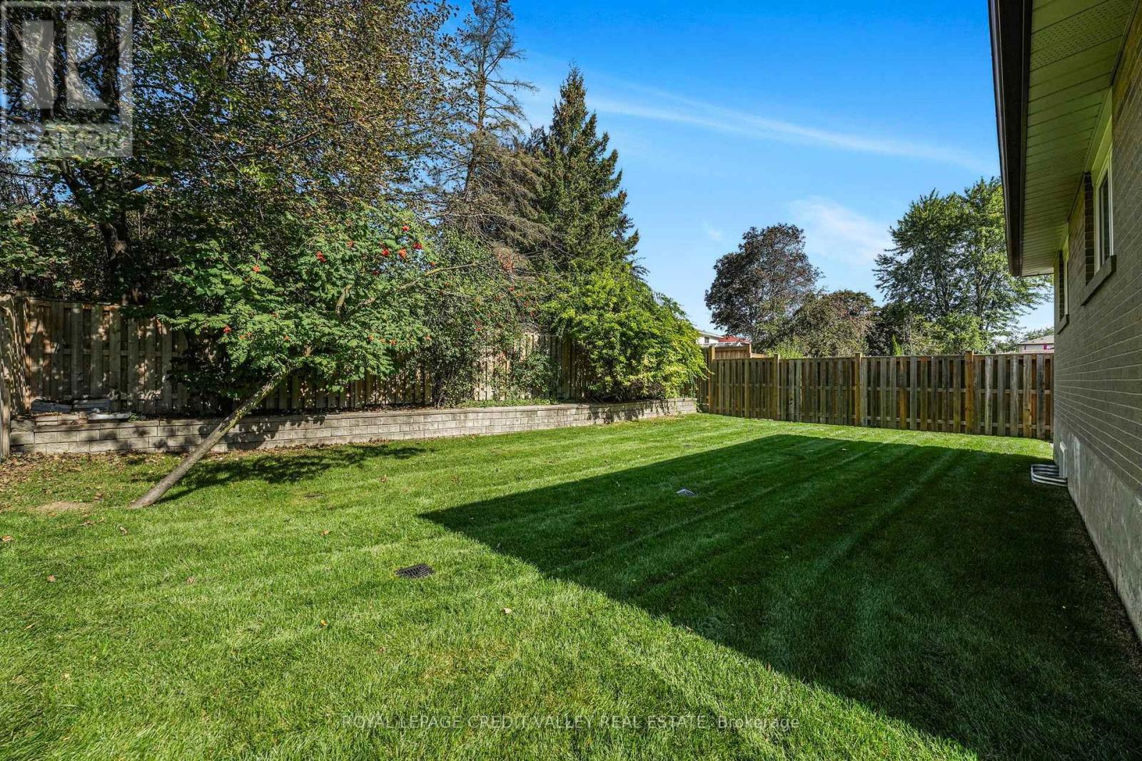 16 LOCKTON CRESCENT - 44