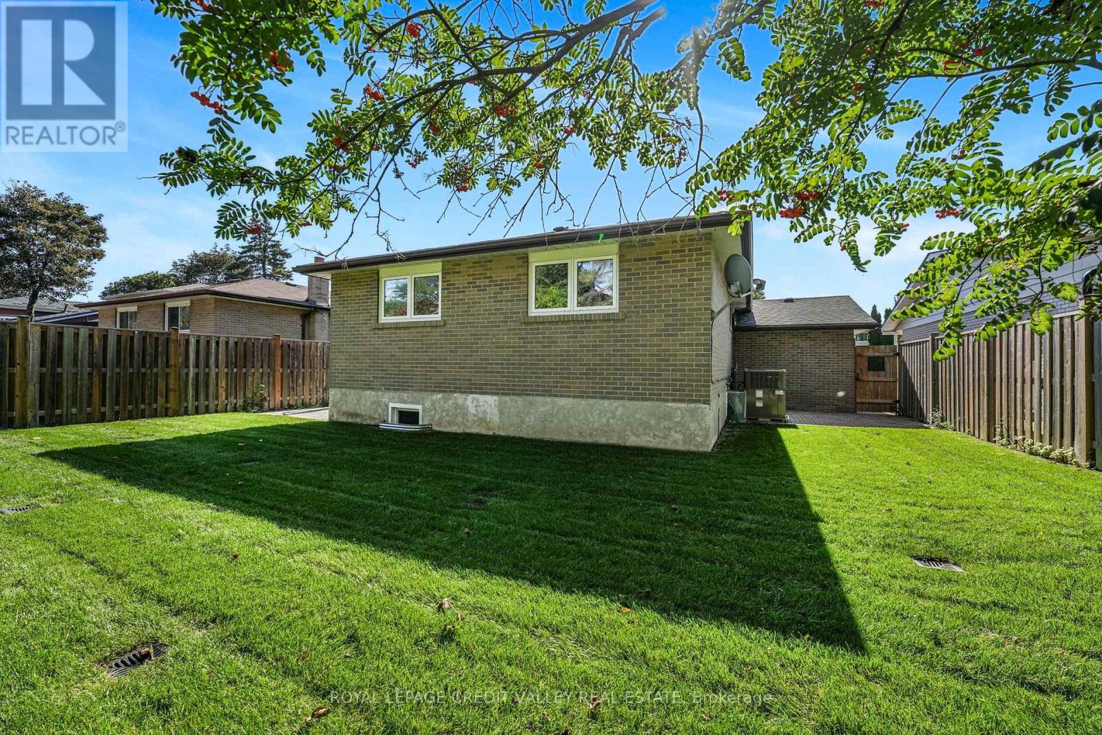 16 LOCKTON CRESCENT - 43