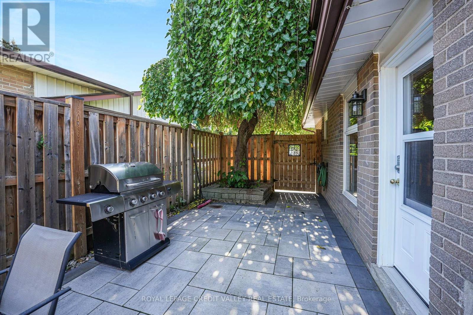 16 LOCKTON CRESCENT - Image 39
