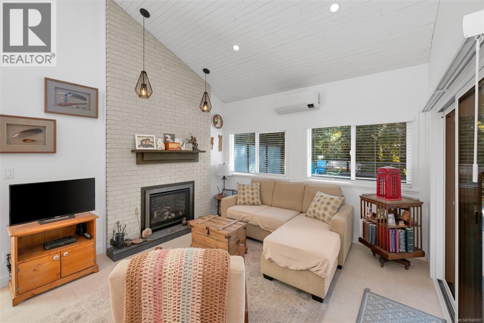  10915 Cedar Lane, North Saanich