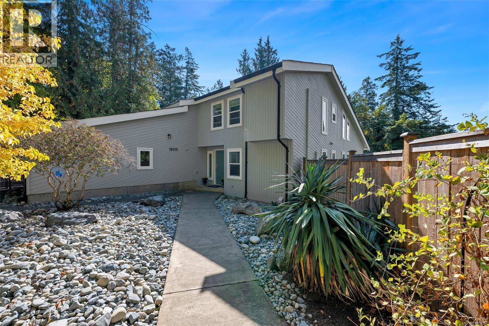 10915 Cedar Lane, North Saanich