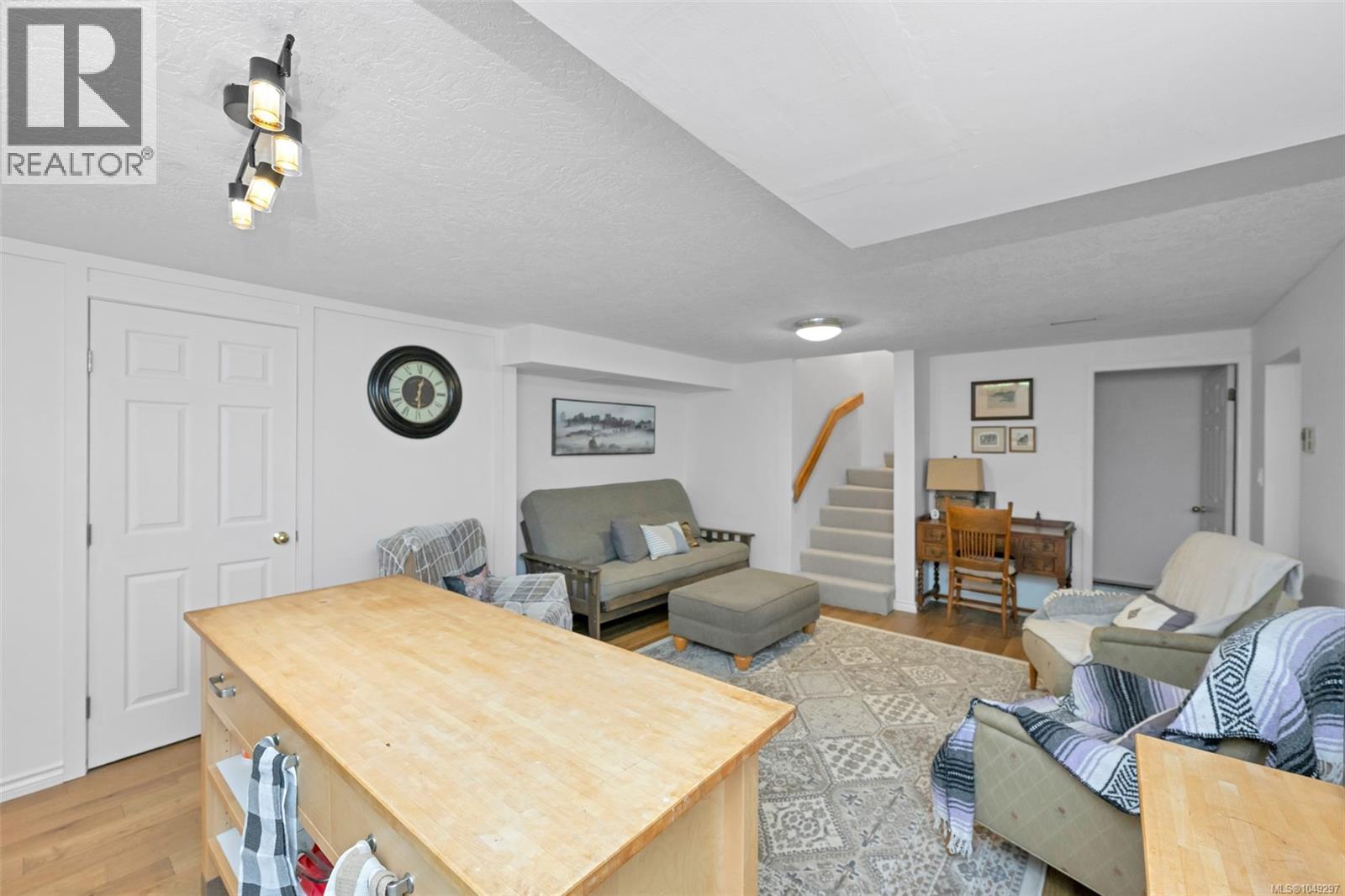  10915 Cedar Lane, North Saanich