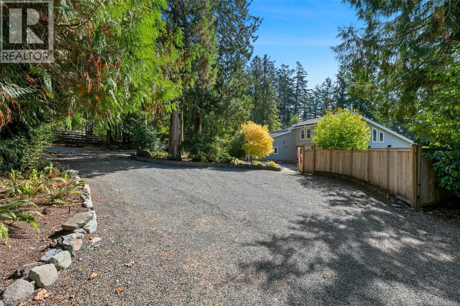  10915 Cedar Lane, North Saanich