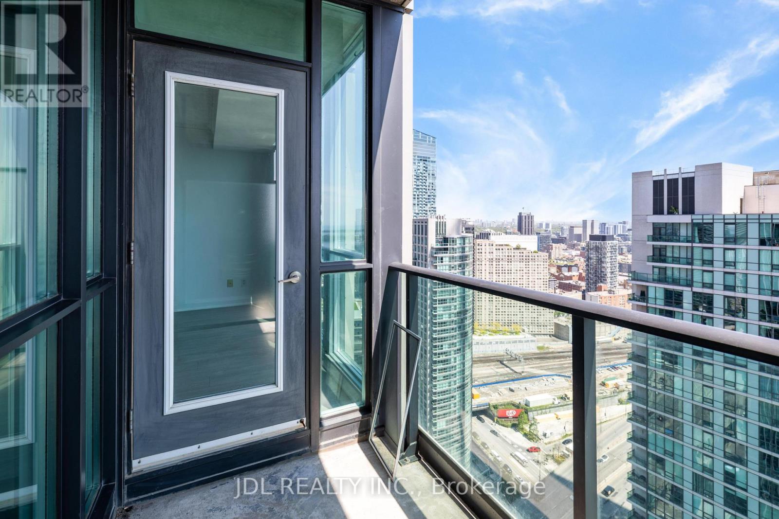#4006 16 HARBOUR STREET - 23