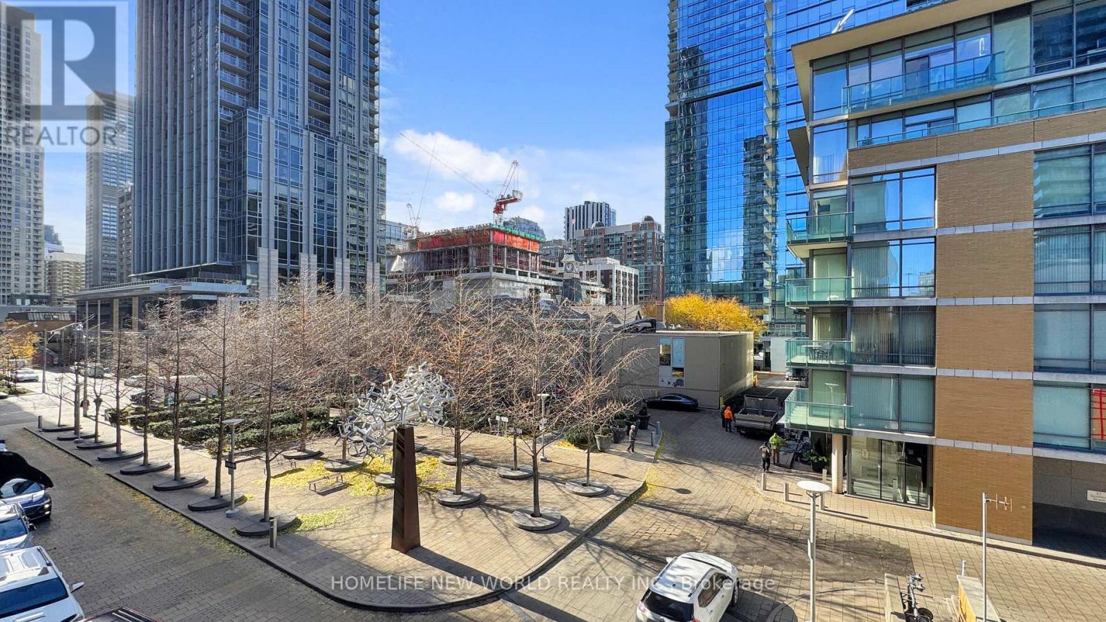 #312 18 YORKVILLE AVENUE - Image 32