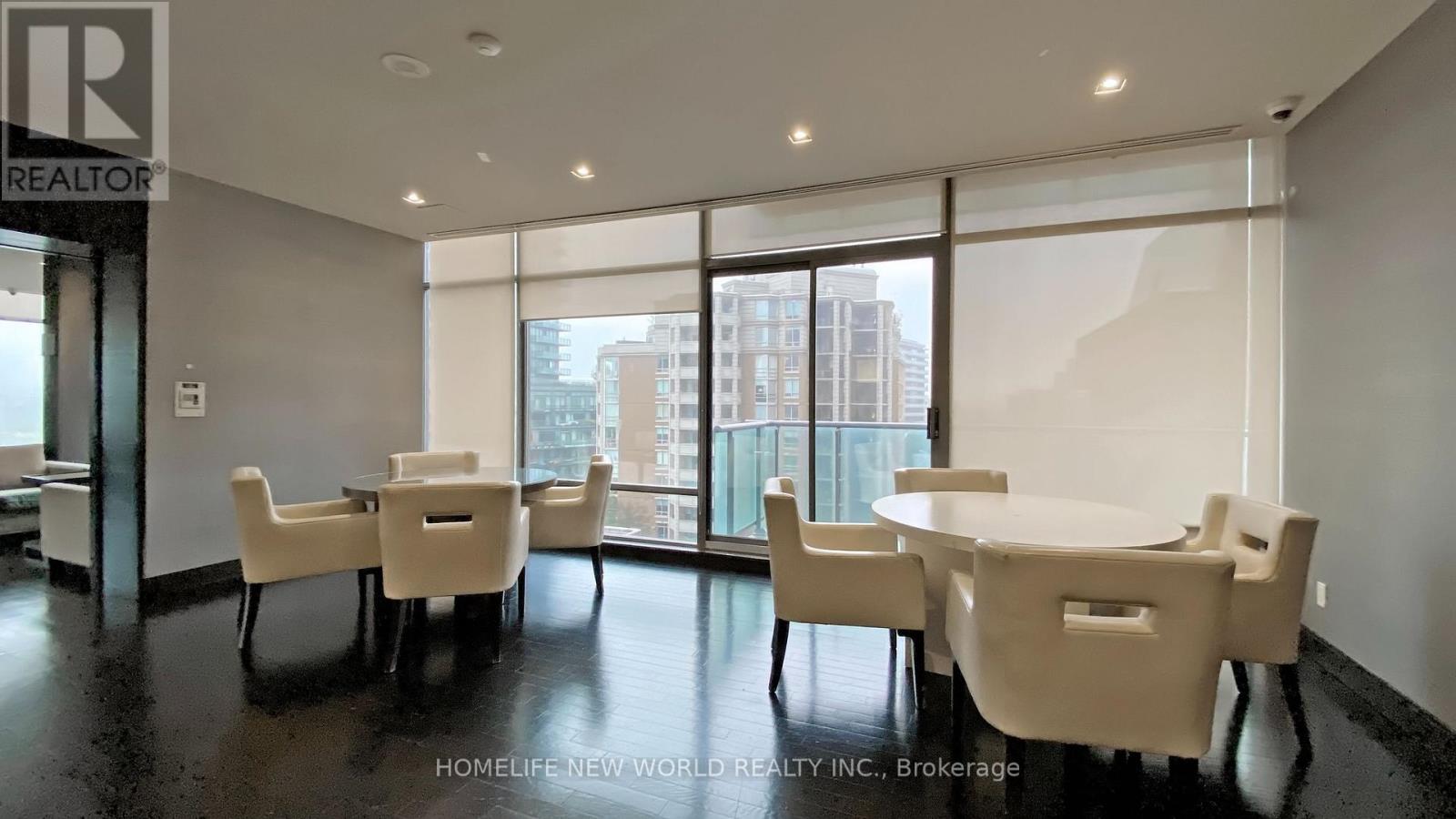 #312 18 YORKVILLE AVENUE - 40