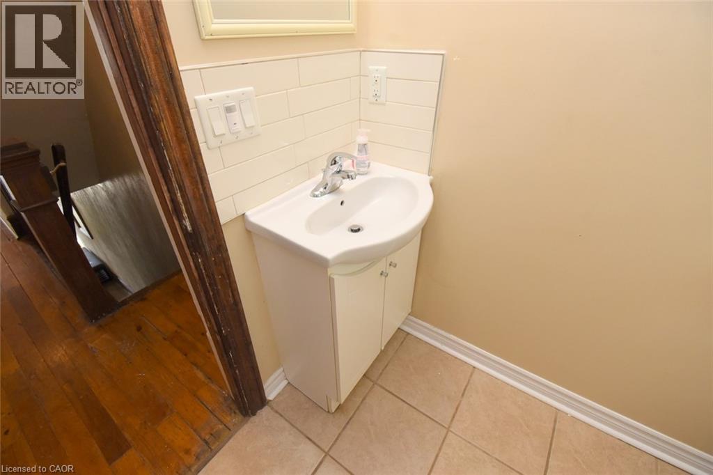 734 KING Street W - Image 27
