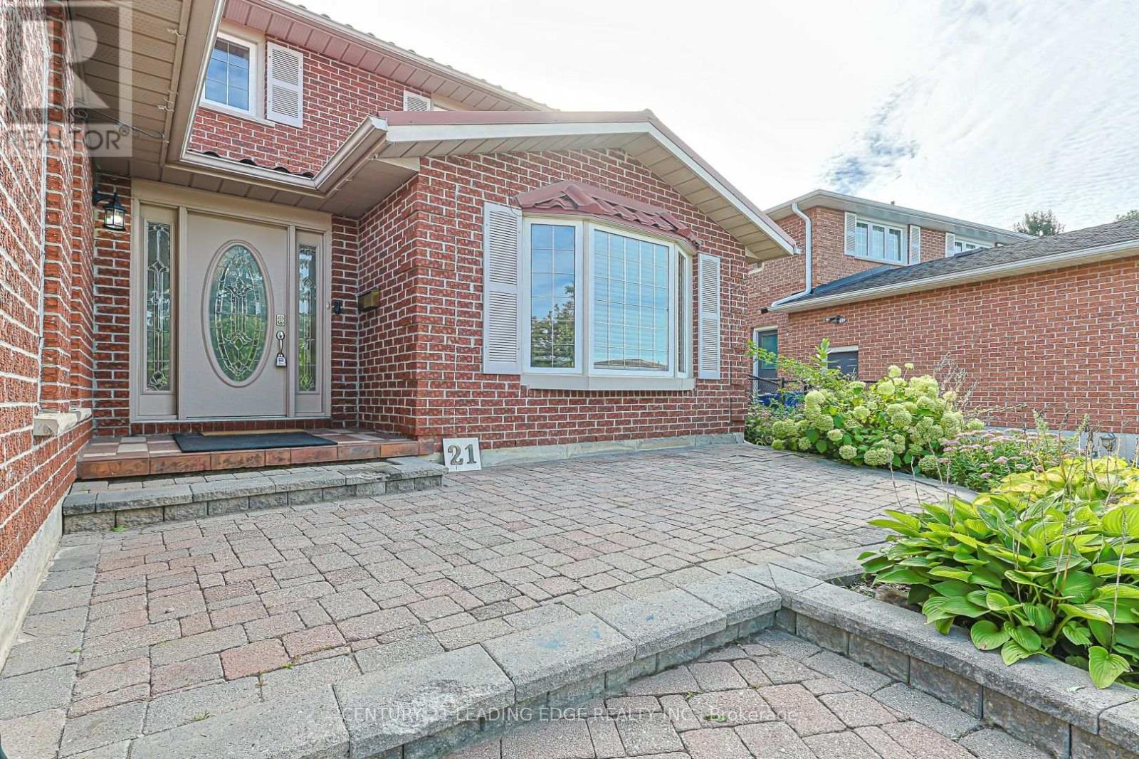 21 MCQUAID COURT - 5