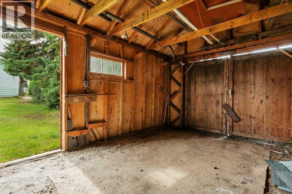 4646 53 Avenue - 45