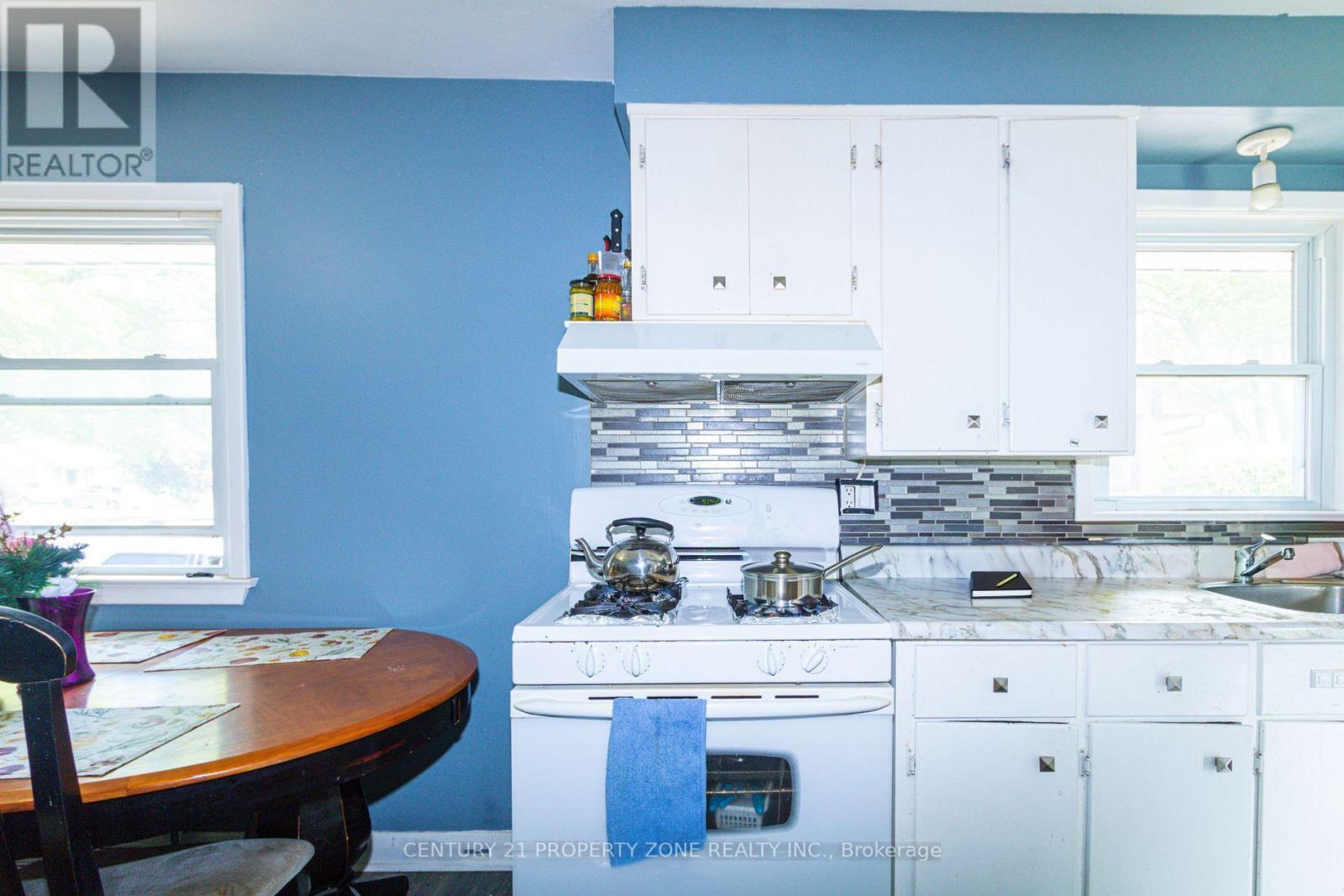 221 STARLIGHT AVENUE - 10
