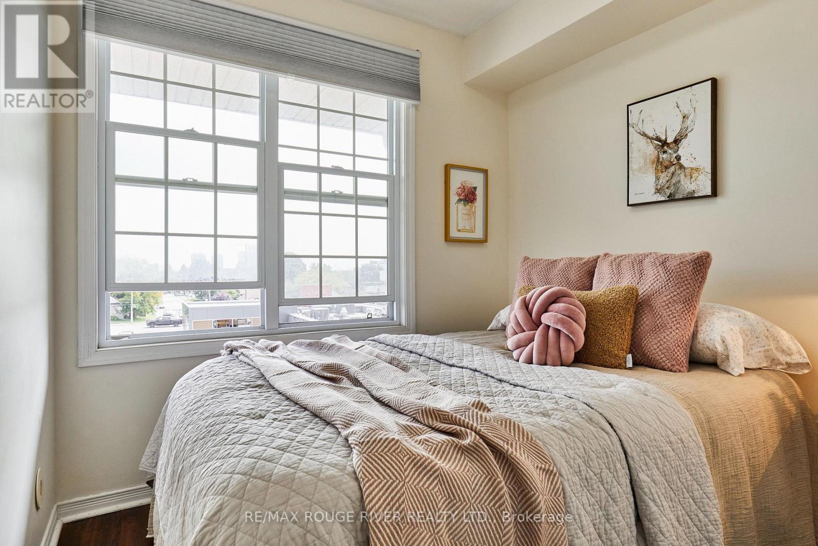#312 25 STRANGFORD LANE - 16