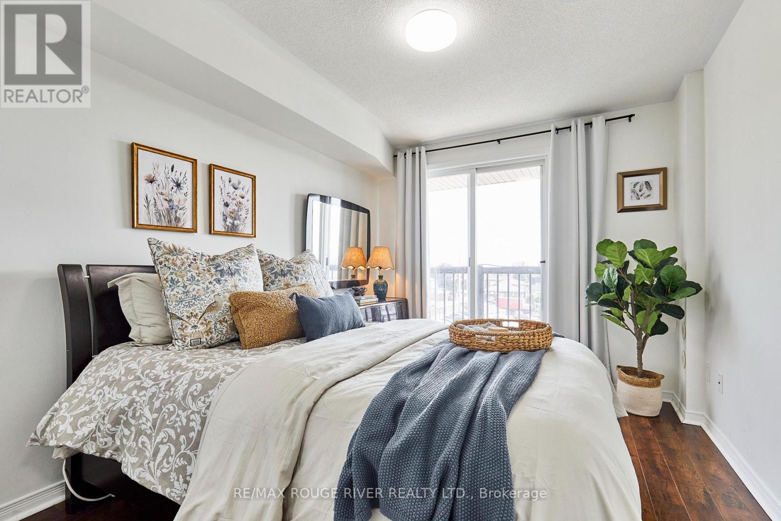 #312 25 STRANGFORD LANE - 15