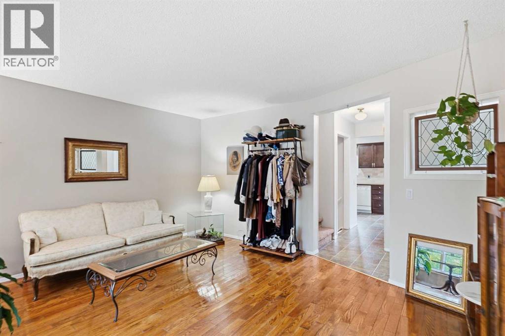 30 Bermuda Drive NW, Calgary — photo 7