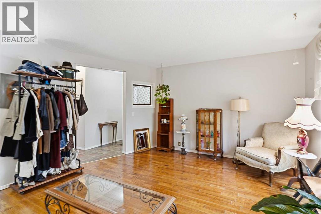 30 Bermuda Drive NW, Calgary — photo 6