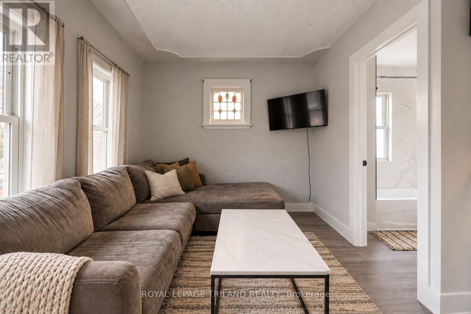 10 - 425 MCKENZIE AVENUE, London South (South F) — photo 2