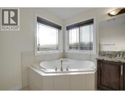 40 Baywater Court Sw, Airdrie, AB T4B0A8 Photo 32