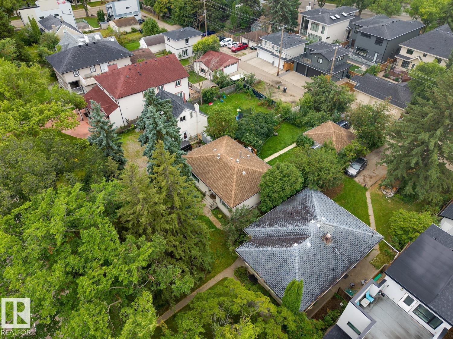 8932 116 ST NW - 5