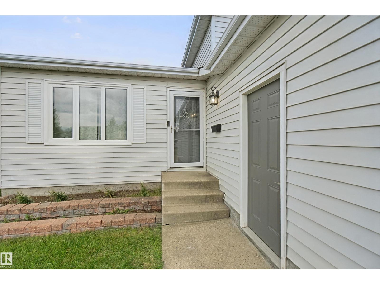 12319 47 ST NW - 4