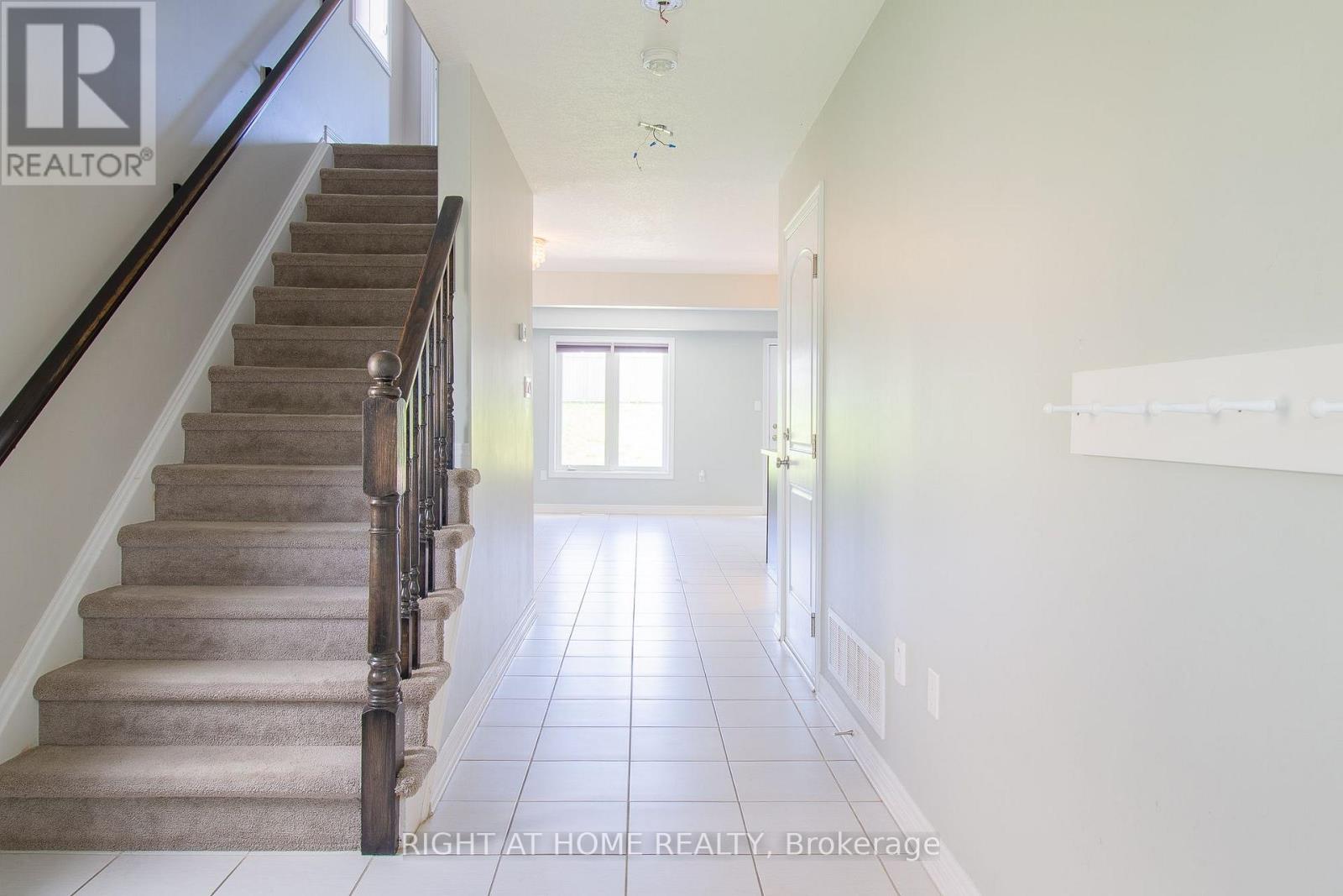 187 HUTCHINSON DRIVE, New Tecumseth (Alliston) — photo 2