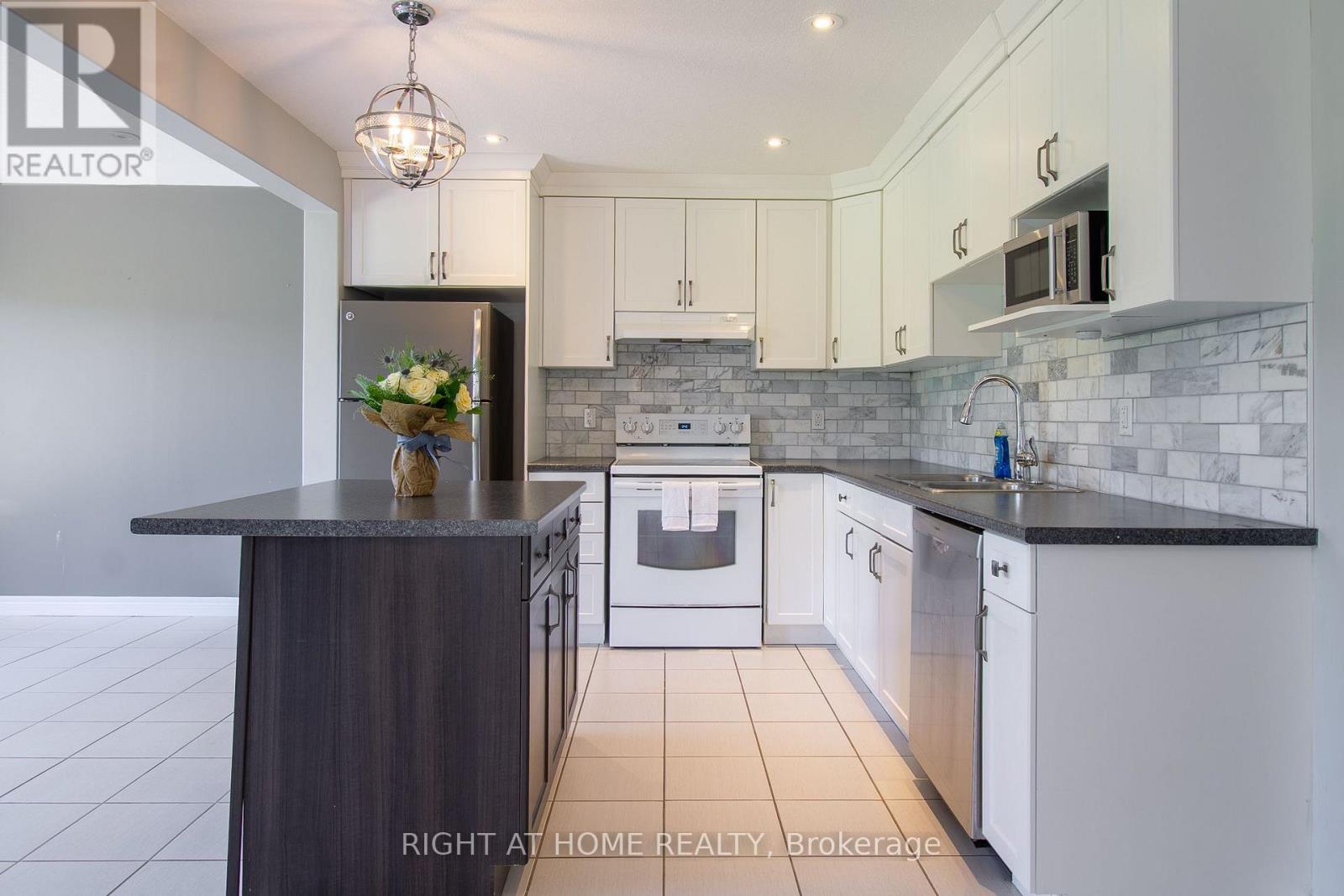 187 HUTCHINSON DRIVE, New Tecumseth (Alliston) — photo 3