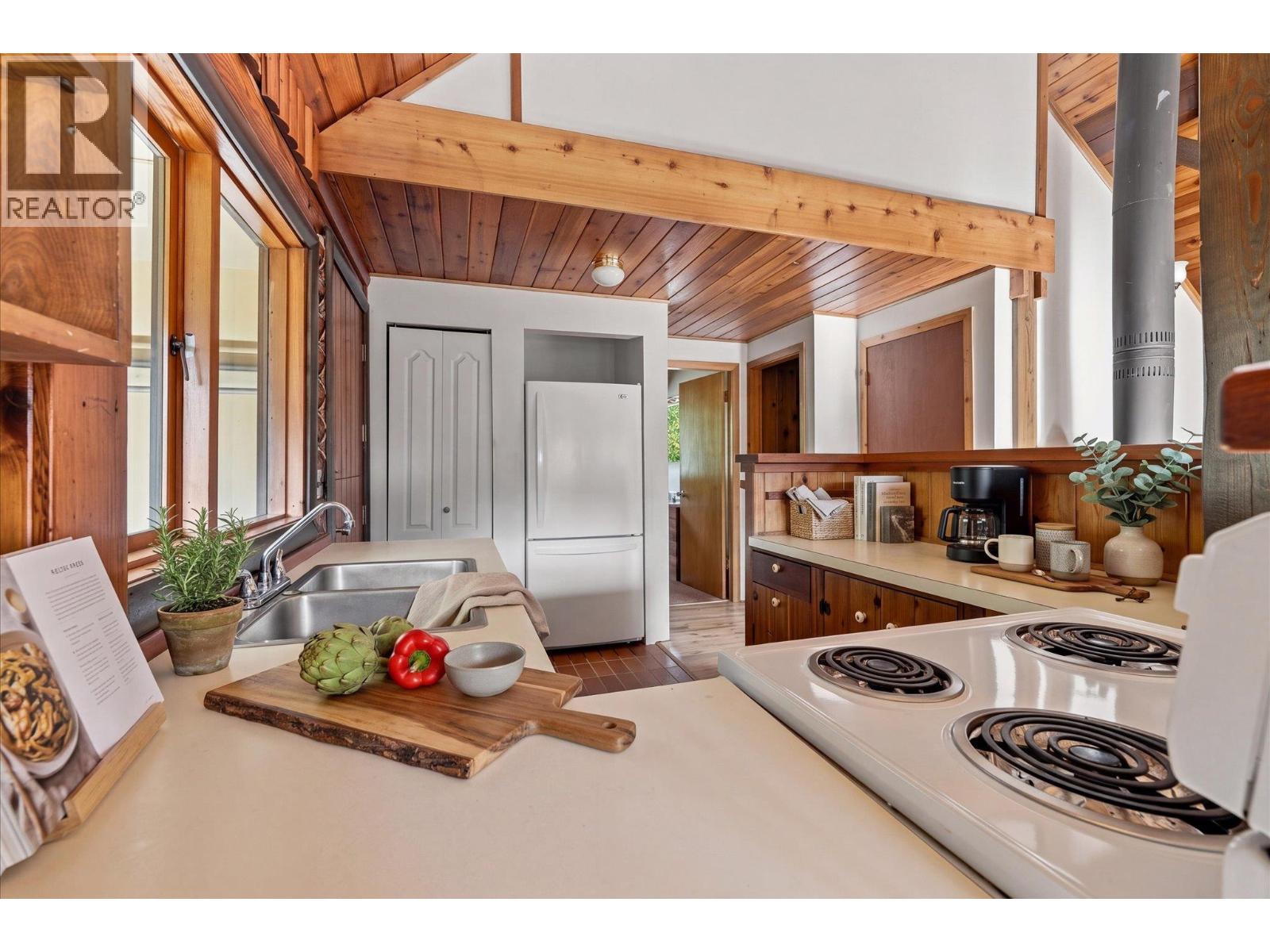 9291 EMERALD DRIVE, Whistler — photo 4