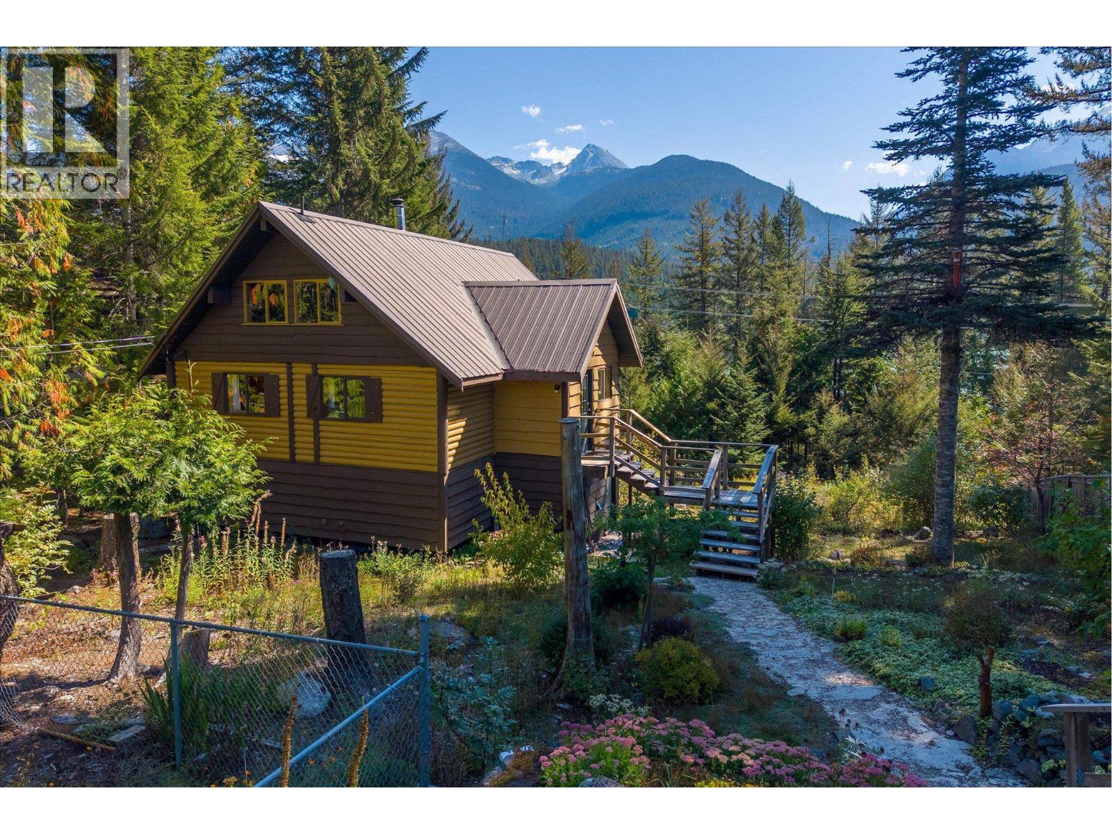 9291 EMERALD DRIVE, Whistler — photo 2