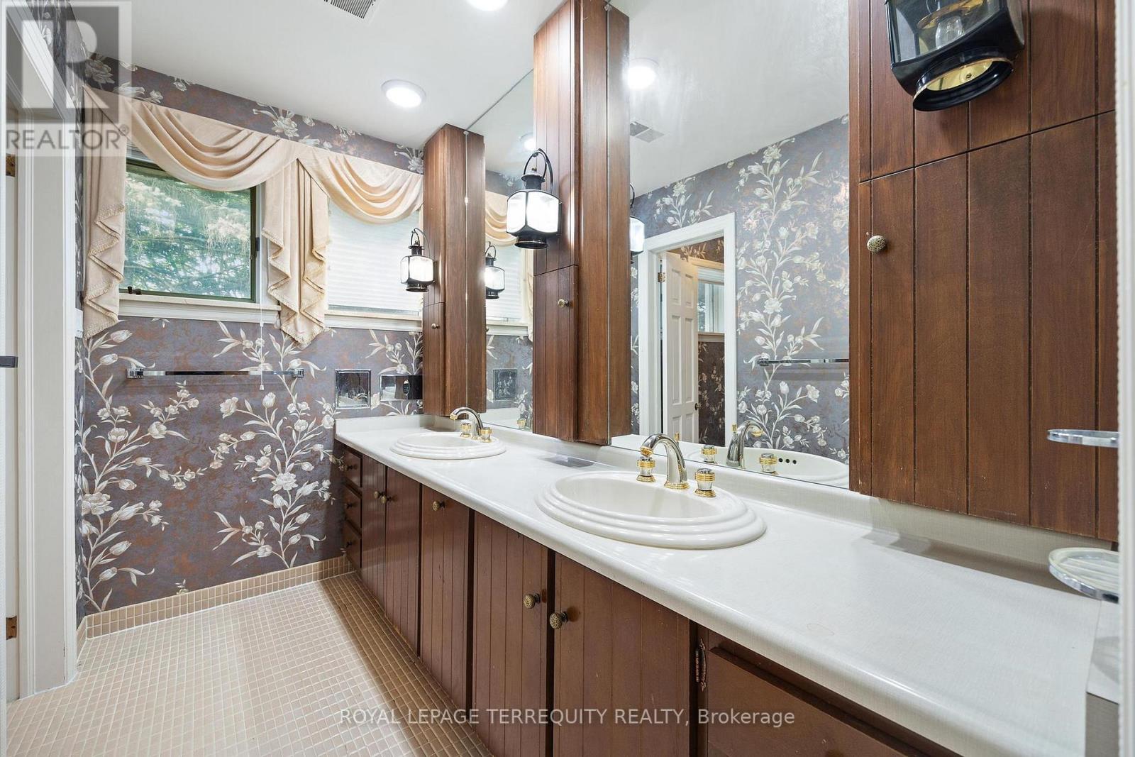 2 CHIEFTAIN CRESCENT - Image 39