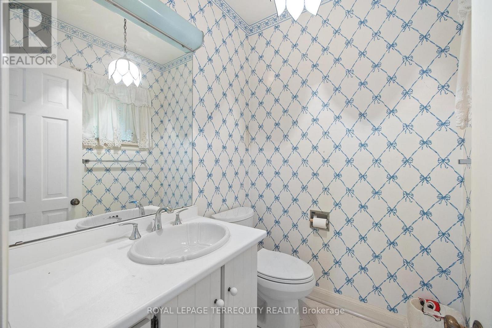 2 CHIEFTAIN CRESCENT - Image 30