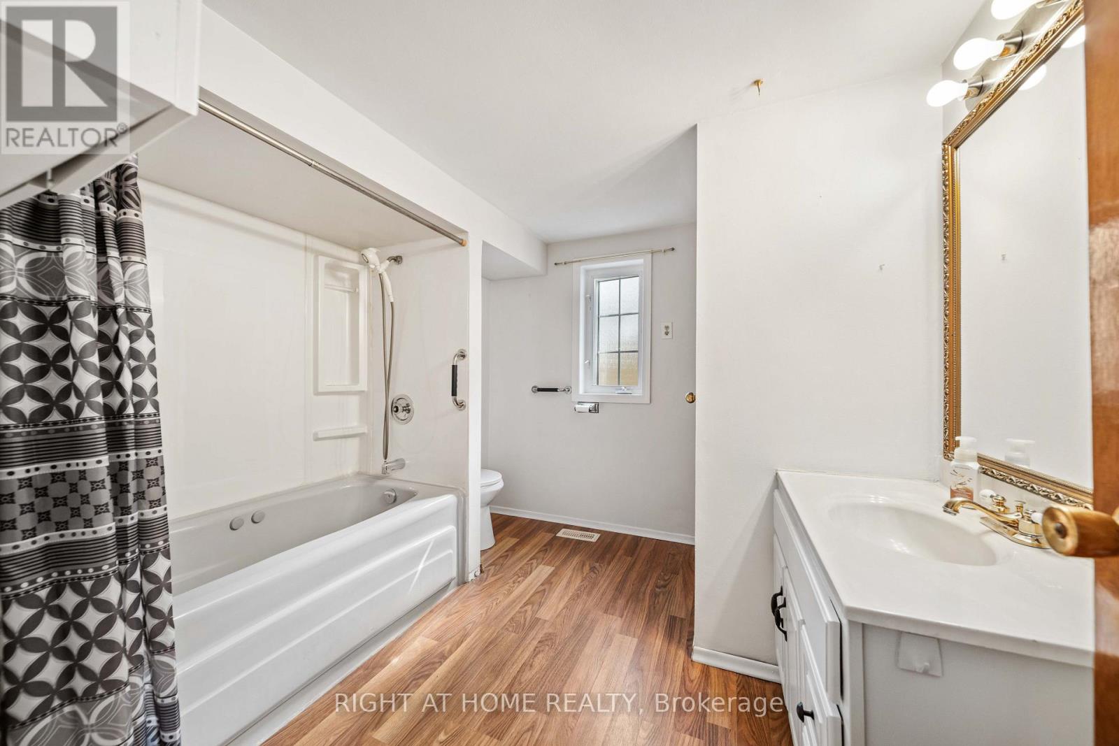 335 TALBOT STREET E - Image 25