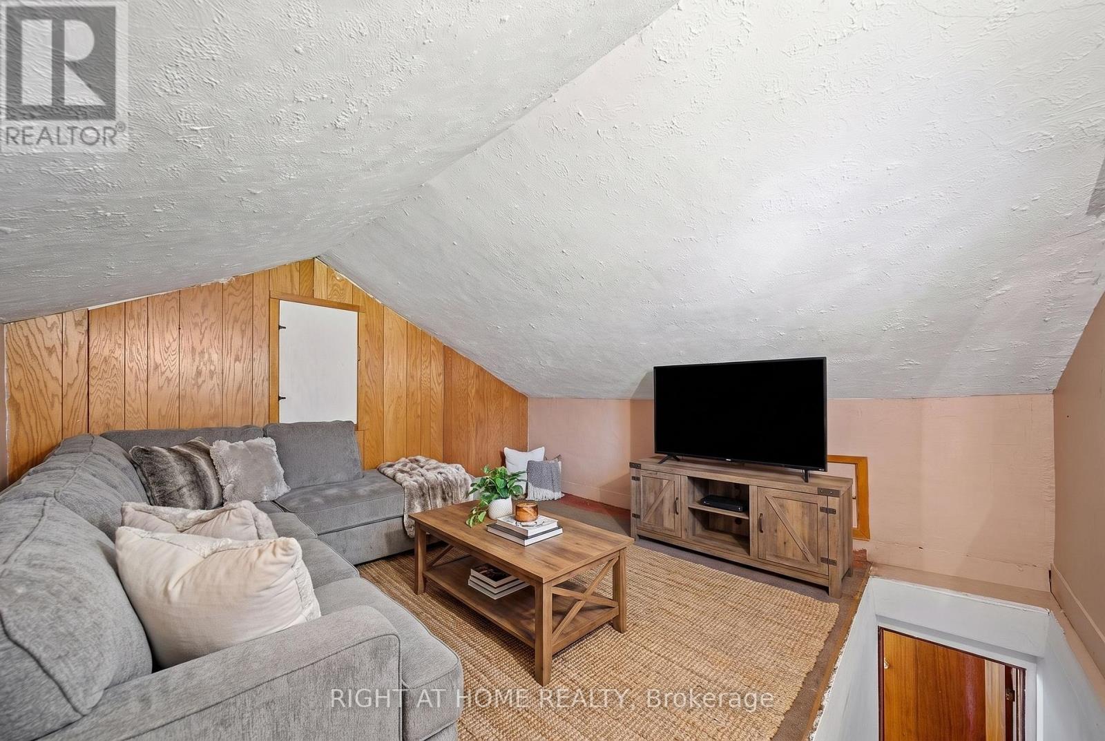 335 TALBOT STREET E - Image 27