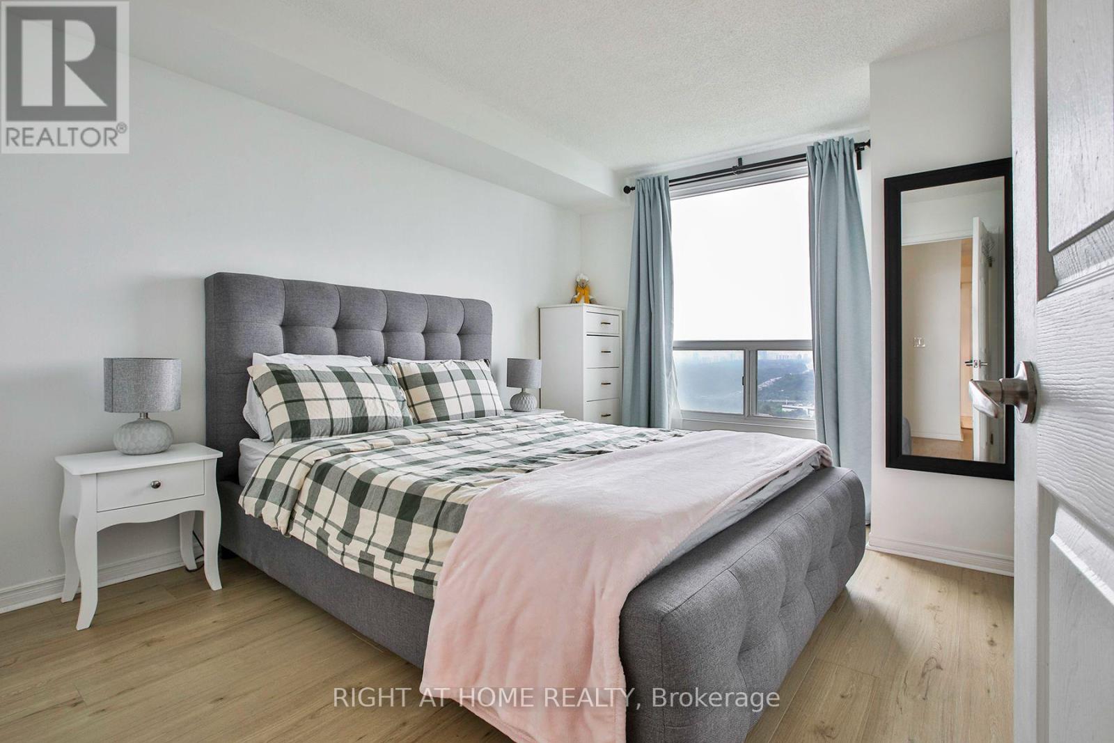 #2212 7 CONCORDE PLACE - 16