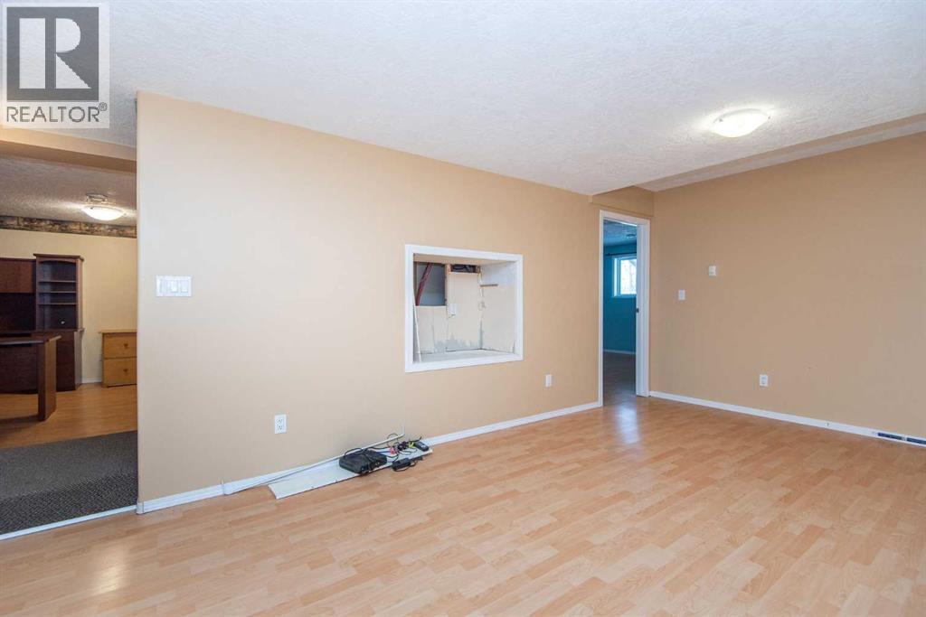 Listing photo – 3402 3 Township Road 392, Rural Lacombe County