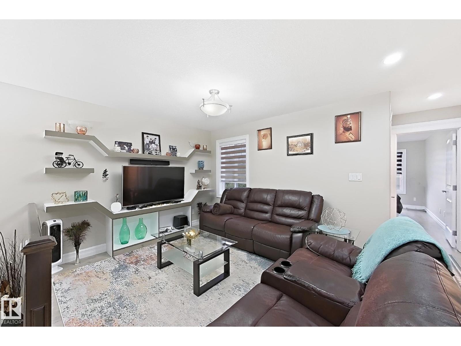144 52 ST SW - 22