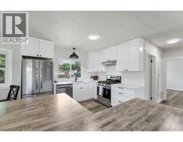 4pc Bathroom - 1005 Bullivant Crescent Sw, Medicine Hat, AB T1A5G7 Photo 10