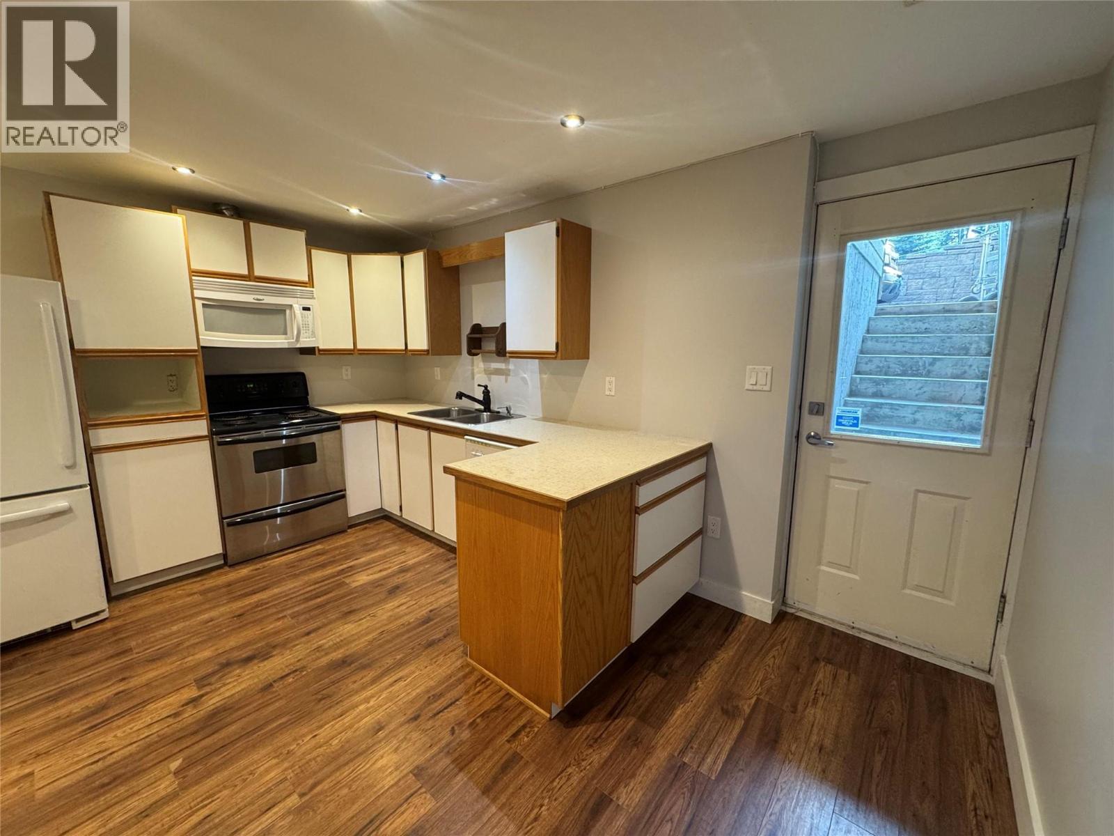 7654 Falconridge Crescent - 27