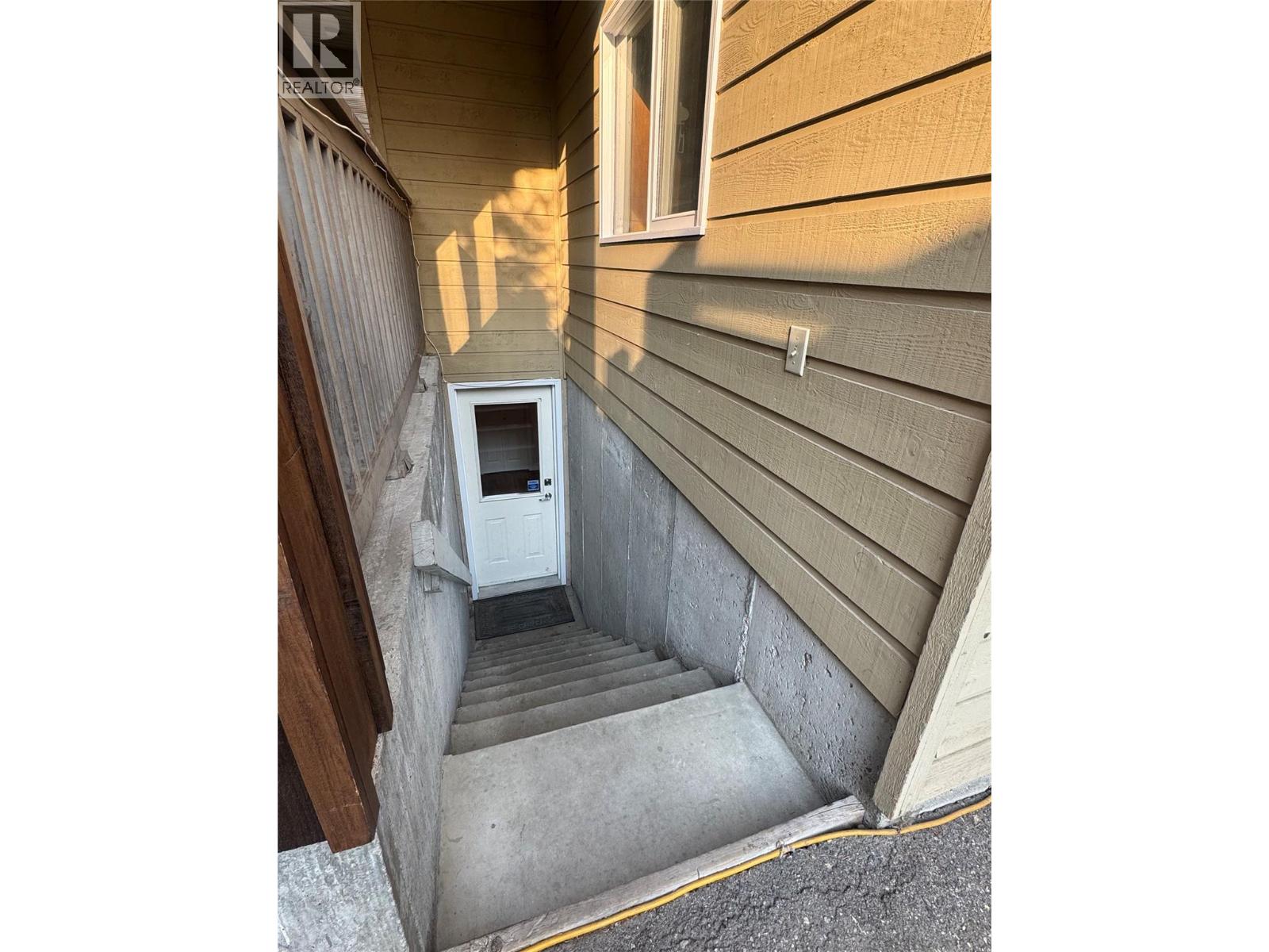 7654 Falconridge Crescent - 26