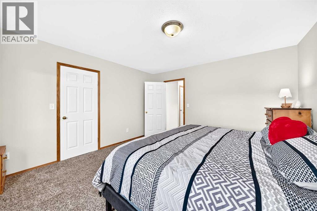 Listing photo – 25 Lakeview Close, Blackfalds