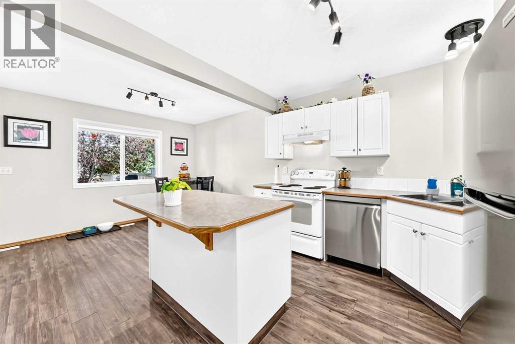 Listing photo – 25 Lakeview Close, Blackfalds