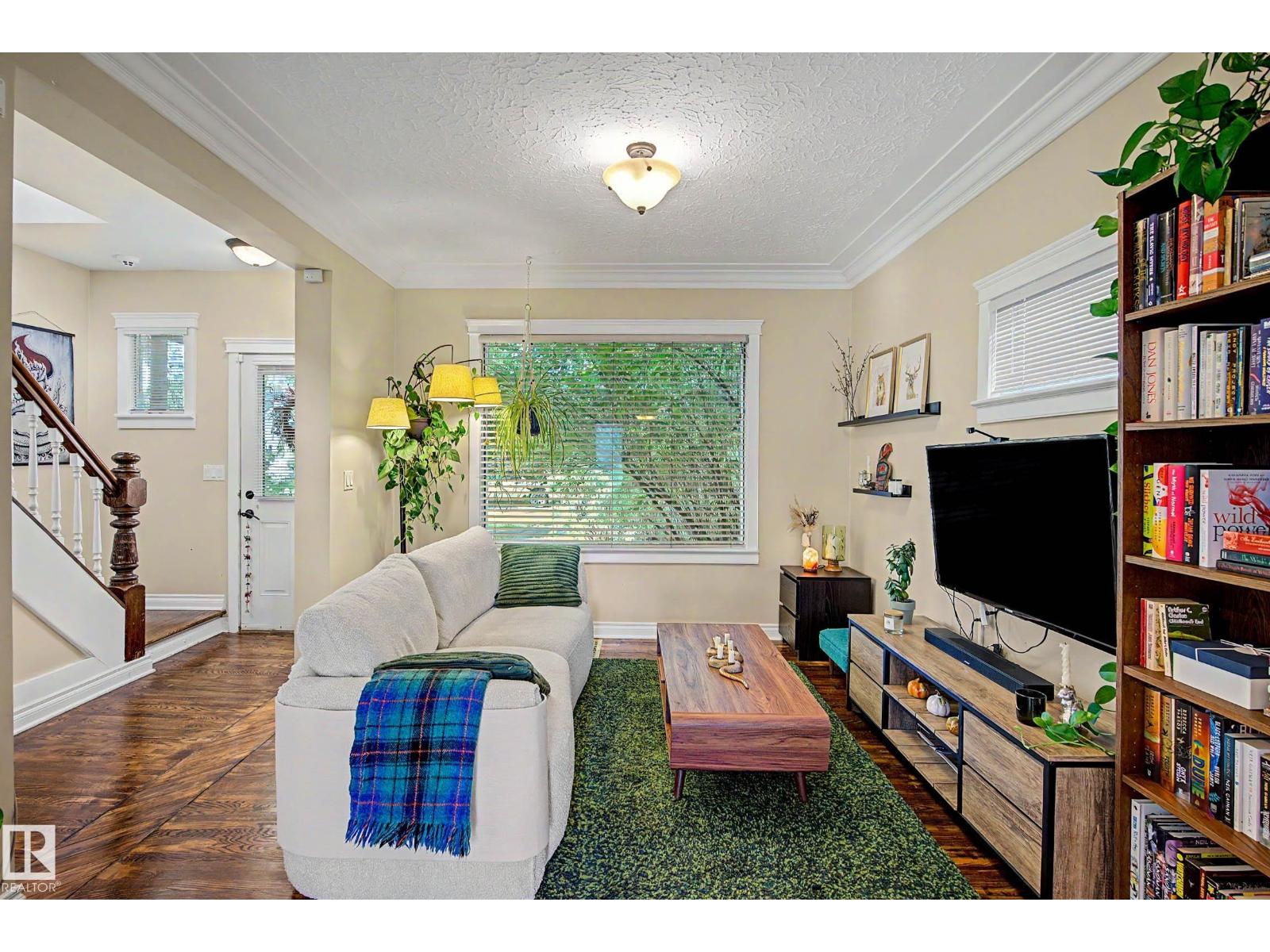 11247 88 ST NW - 5