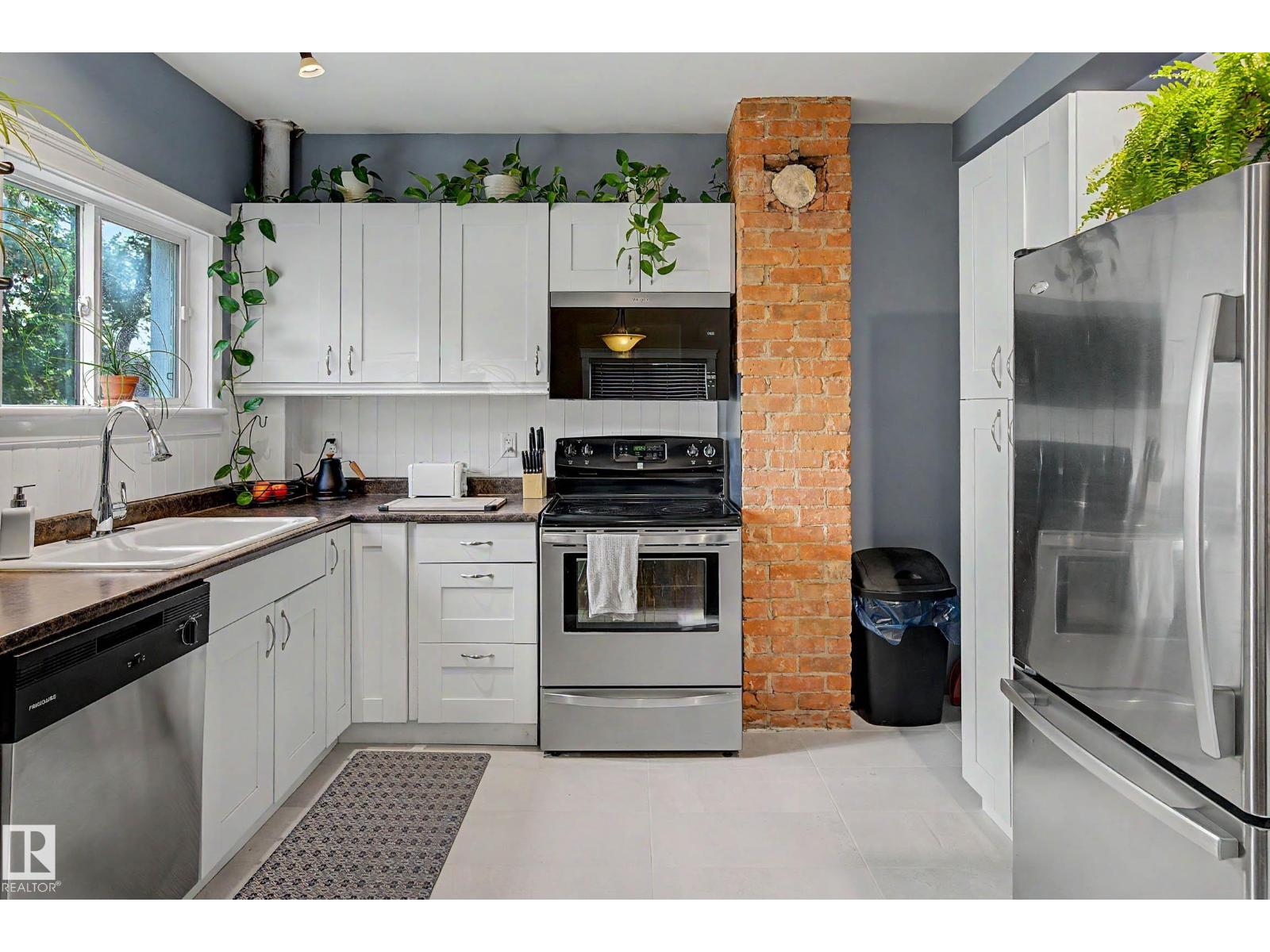 11247 88 ST NW - 12