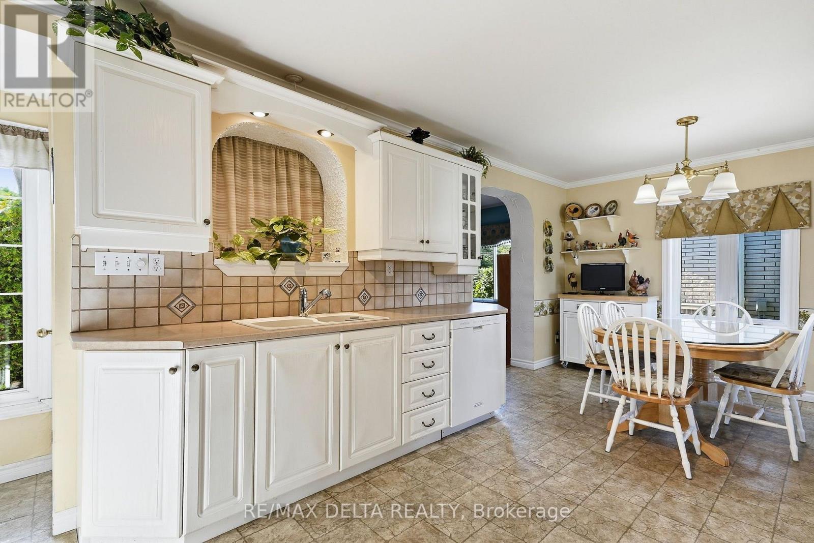 583 THERIAULT STREET - 11