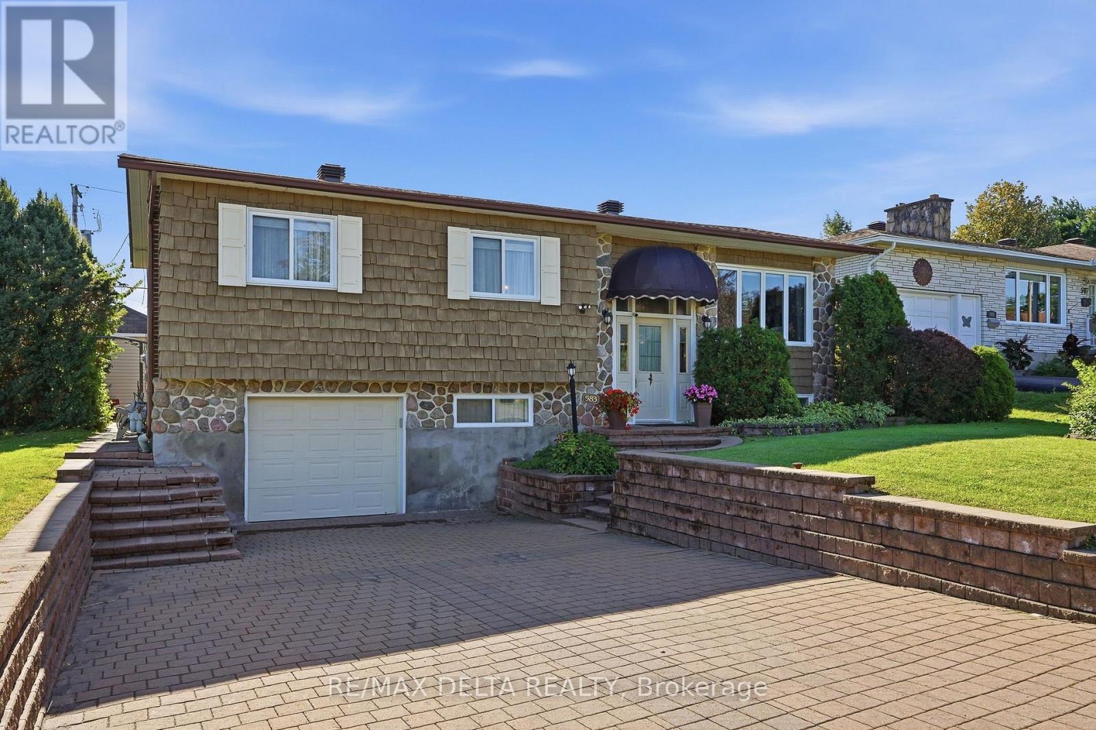 583 THERIAULT STREET, Hawkesbury — photo 2