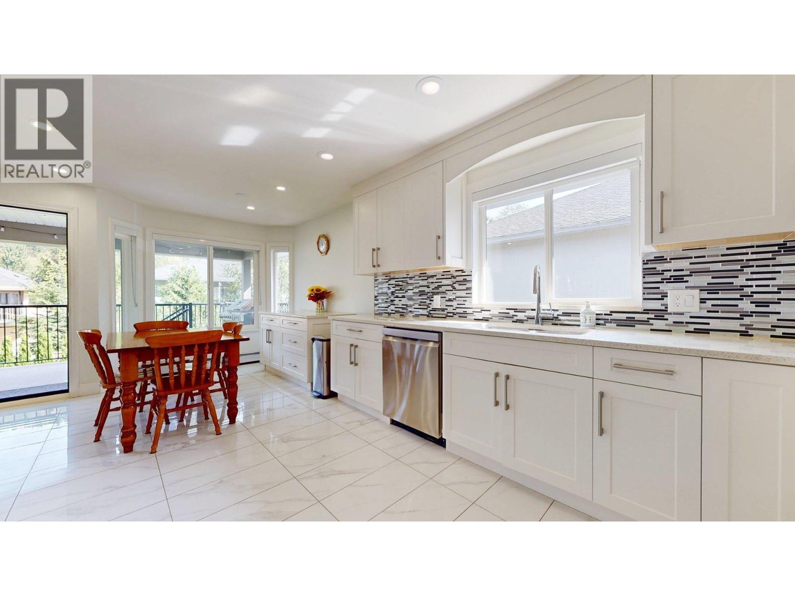 2015 BALSAM WAY, Squamish — photo 6