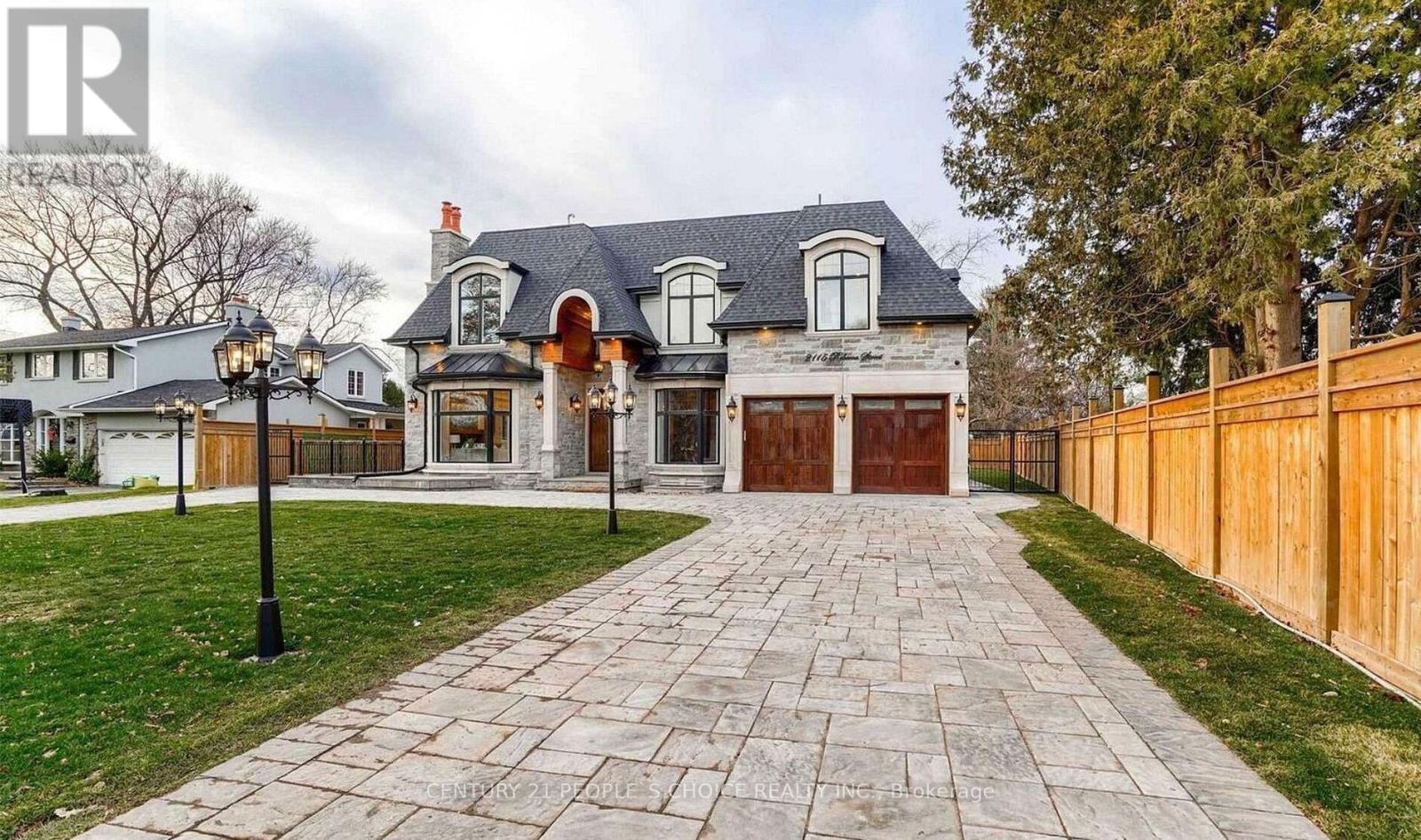 2115 Rebecca Street, Oakville — photo 2