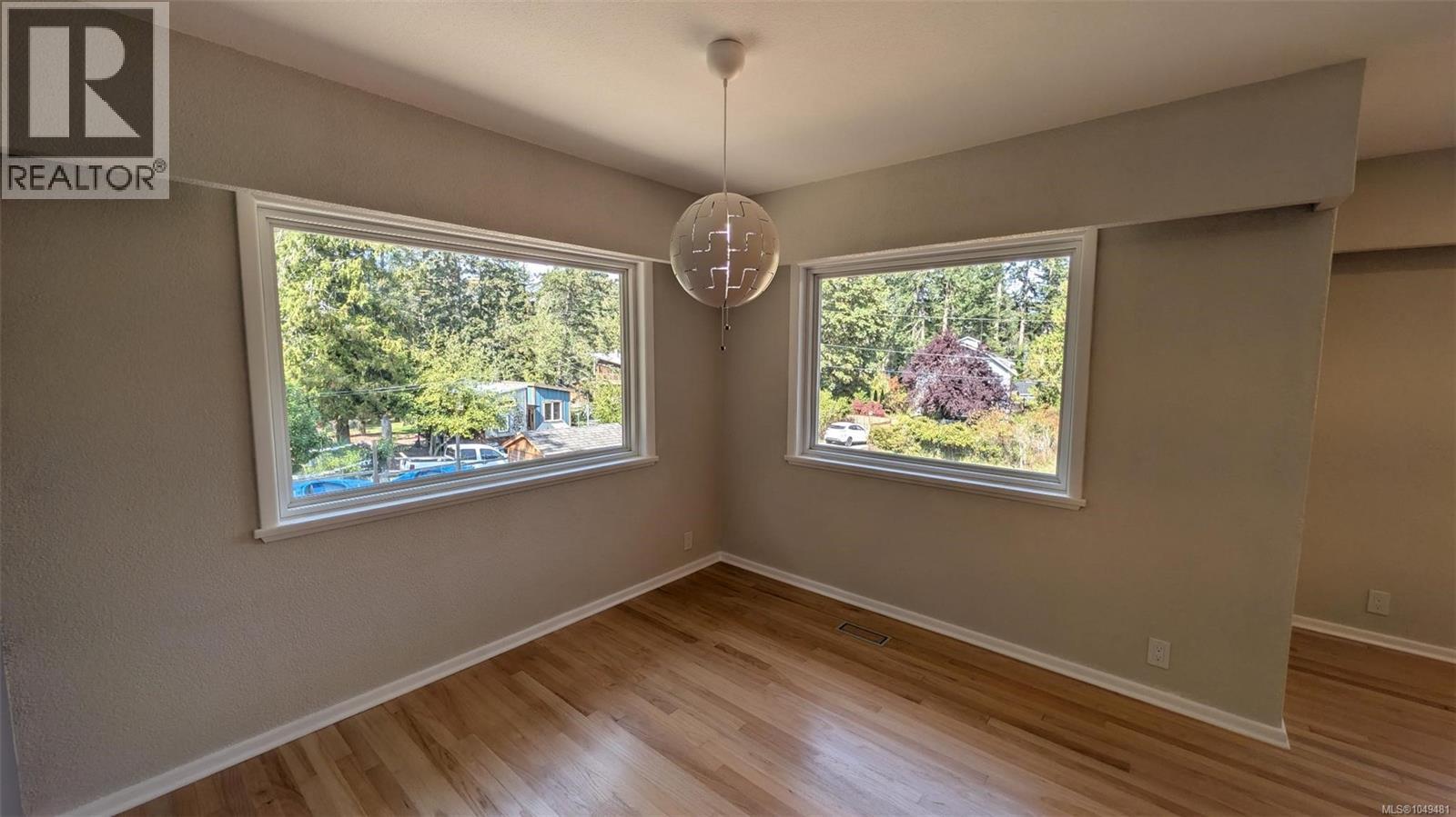 1475 Town-Ho End - Image 11