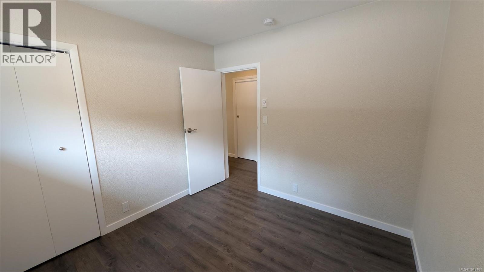 1475 Town-Ho End - Image 24