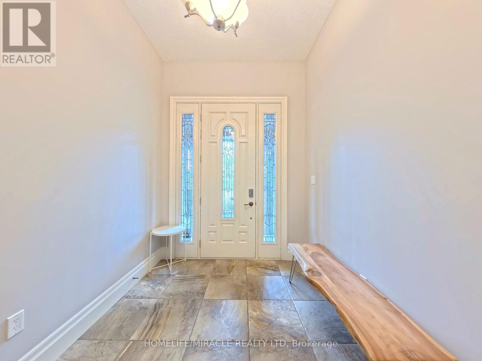 160 OAK PARK DRIVE — photo 2