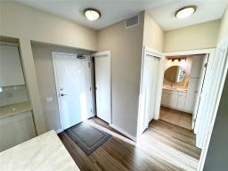 311 80 Philip Lee Drive, Winnipeg, MB R3W0M5 Photo 13