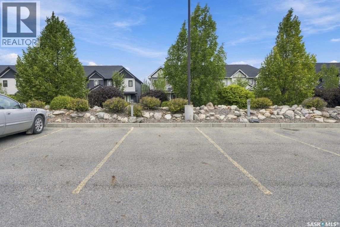 #220 223 Evergreen SQUARE - 41